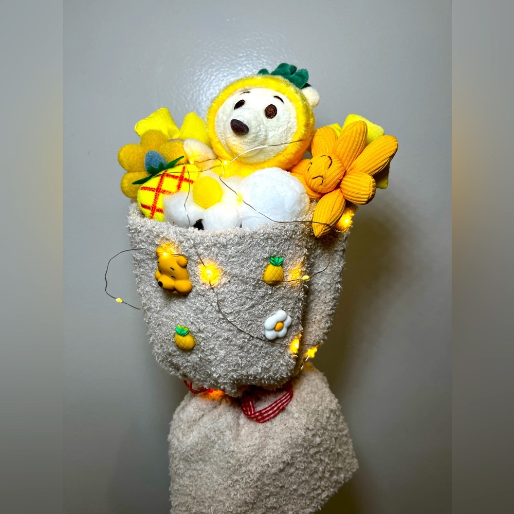 Winnie the Pooh plushy bouquet!! 💛